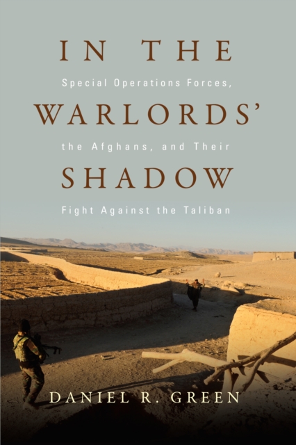 In the Warlords' Shadow : Special Operations Forces, the Afghans, and Their Fight Against the Taliban, EPUB eBook