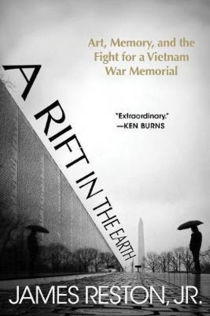 A Rift in the Earth : Art, Memory, and the Fight for a Vietnam War Memorial, Hardback Book