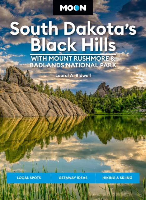 Moon South Dakota’s Black Hills: With Mount Rushmore & Badlands National Park (Fifth Edition) : Outdoor Adventures, Scenic Drives, Local Bites & Brews, Paperback / softback Book