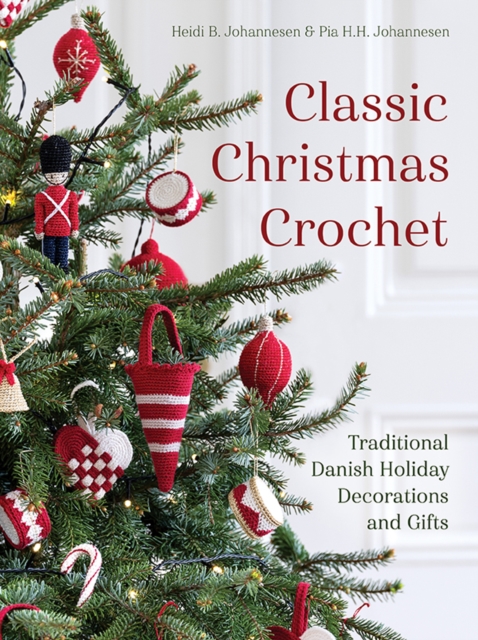 Classic Christmas Crochet : Traditional Danish Holiday Decorations and Gifts, Hardback Book
