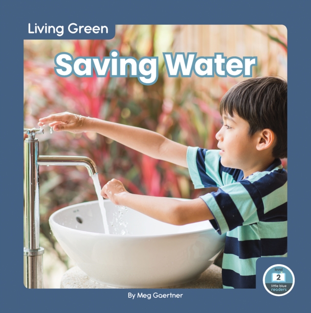 Living Green: Saving Water, Paperback / softback Book
