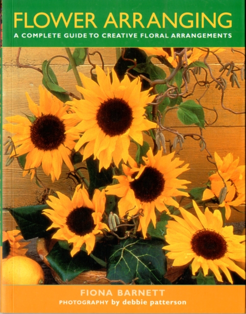 Flower Arranging : A Complete Guide to Creative Floral Arrangements, Paperback / softback Book