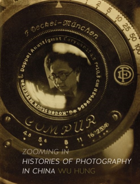 Zooming In : Histories of Photography in China, Hardback Book