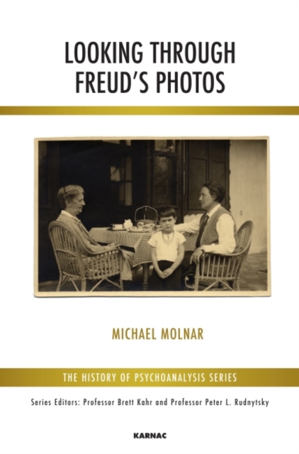 Looking Through Freud's Photos, Paperback / softback Book
