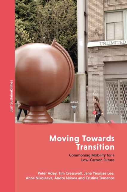 Moving Towards Transition : Commoning Mobility for a Low-Carbon Future, Hardback Book