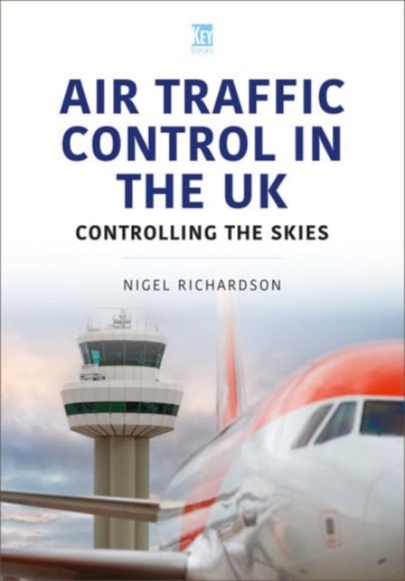 Air Traffic Control in the UK : Controlling the Skies, Paperback / softback Book
