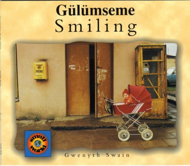 Smiling (turkish-english), Paperback / softback Book