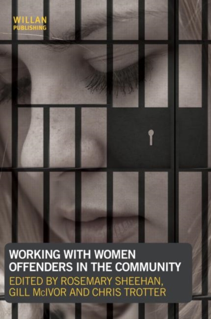 Working with Women Offenders in the Community, Paperback / softback Book