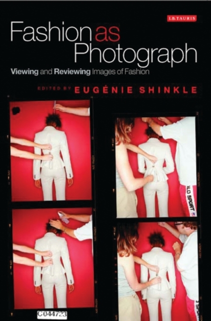 Fashion as Photograph : Viewing and Reviewing Images of Fashion, Hardback Book