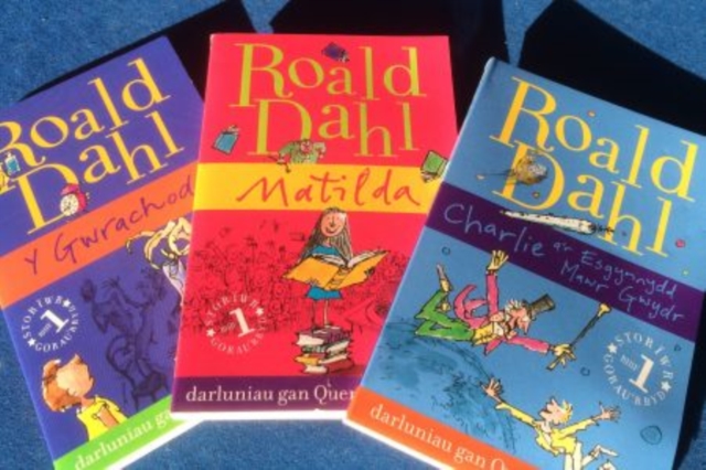 Pecyn Roald Dahl 4 (Matilda/Y Gwrachod/Charlie a'r Esgynnydd Mawr Gwydr), Paperback / softback Book