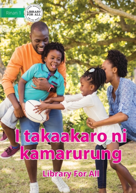 I Play Sport - I takaakaro ni kamarurung (Te Kiribati), Paperback / softback Book