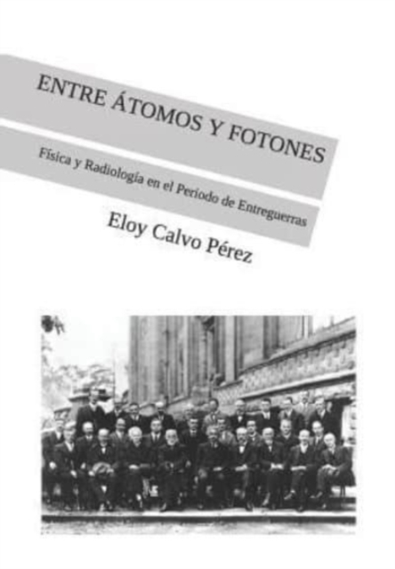 Entre ?tomos Y Fotones : F?sica y Radiolog?a en el Periodo de Entreguerras, Paperback / softback Book