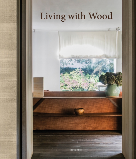Living with Wood, Hardback Book