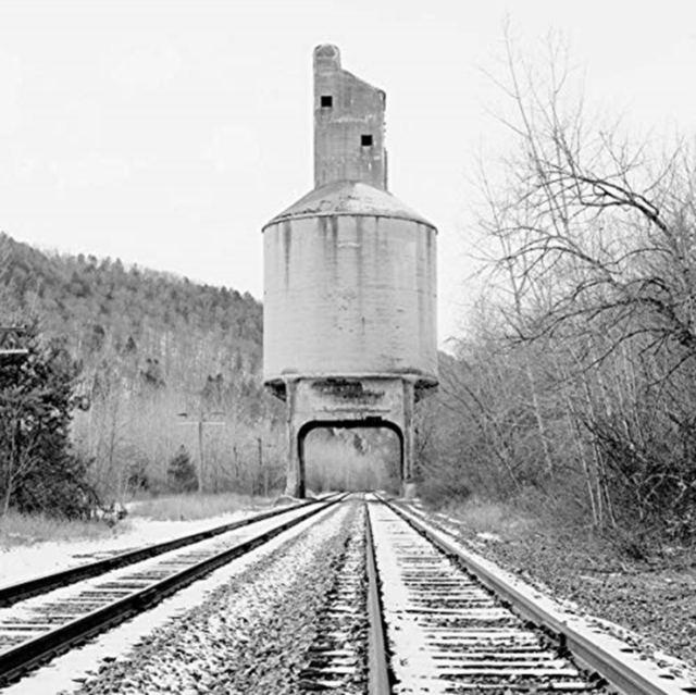 Jeff Brouws: Silent Monoliths : The Coaling Tower Project, Hardback Book
