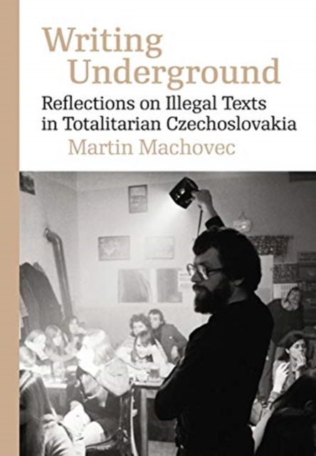 Writing Underground : Reflections on Samizdat Literature in Totalitarian Czechoslovakia, Paperback / softback Book