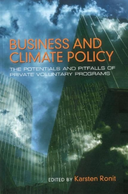Business and climate policy : the potentials and pitfalls of private voluntary programs, Paperback / softback Book