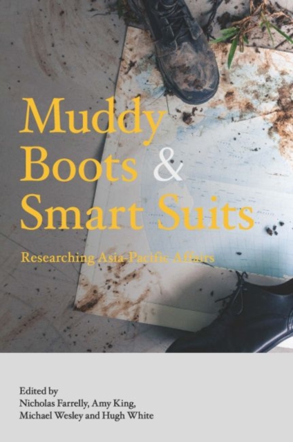 Muddy Boots and Smart Suits : Researching Asia-Pacific Affairs, Paperback / softback Book